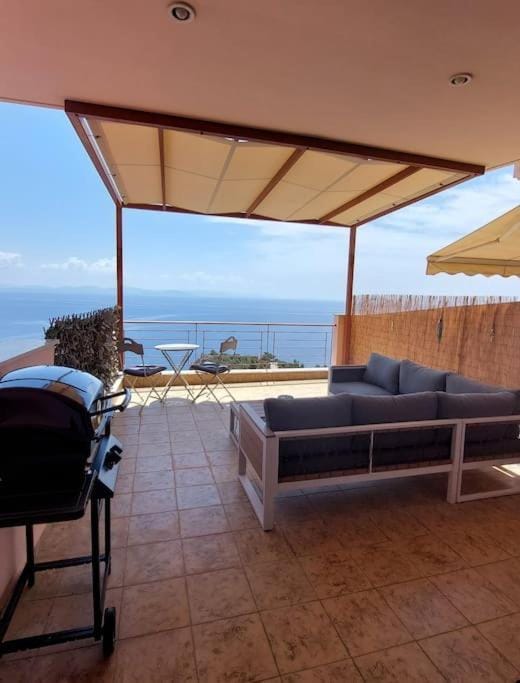 Day, Natural landscape, View (from property/room), Balcony/Terrace, Seating area, Mountain view, Sea view