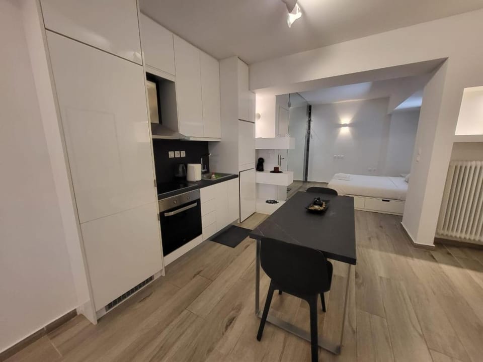 Bed, Kitchen or kitchenette, Dining area