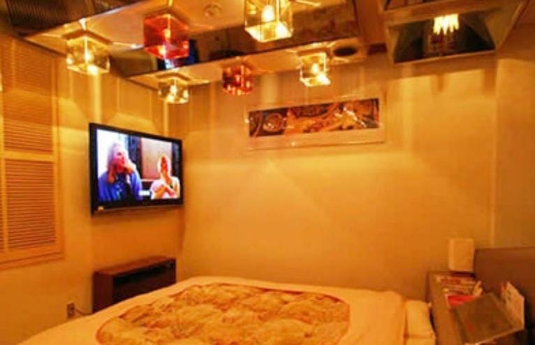 ホテル　アイネ　五條店 Love hotel in Japan