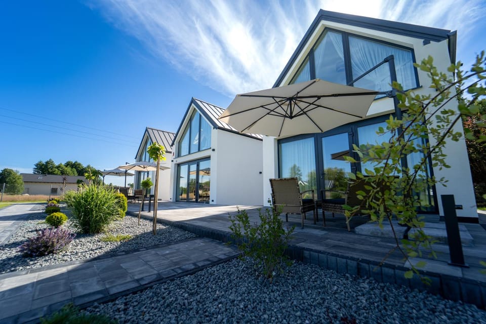 Property building, Patio, Day, Garden