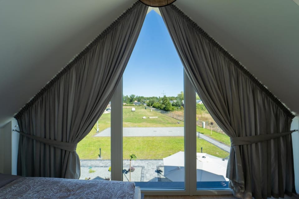 Bed, View (from property/room), Bedroom, Garden view