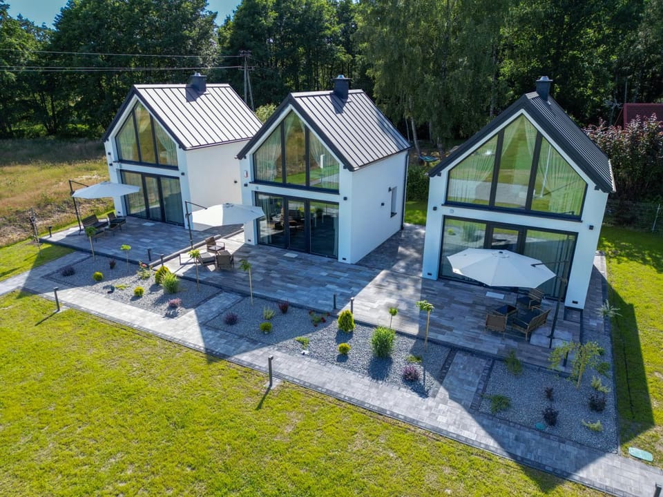 Property building, Natural landscape, Garden, Balcony/Terrace, Seating area, Garden view, hair dresser