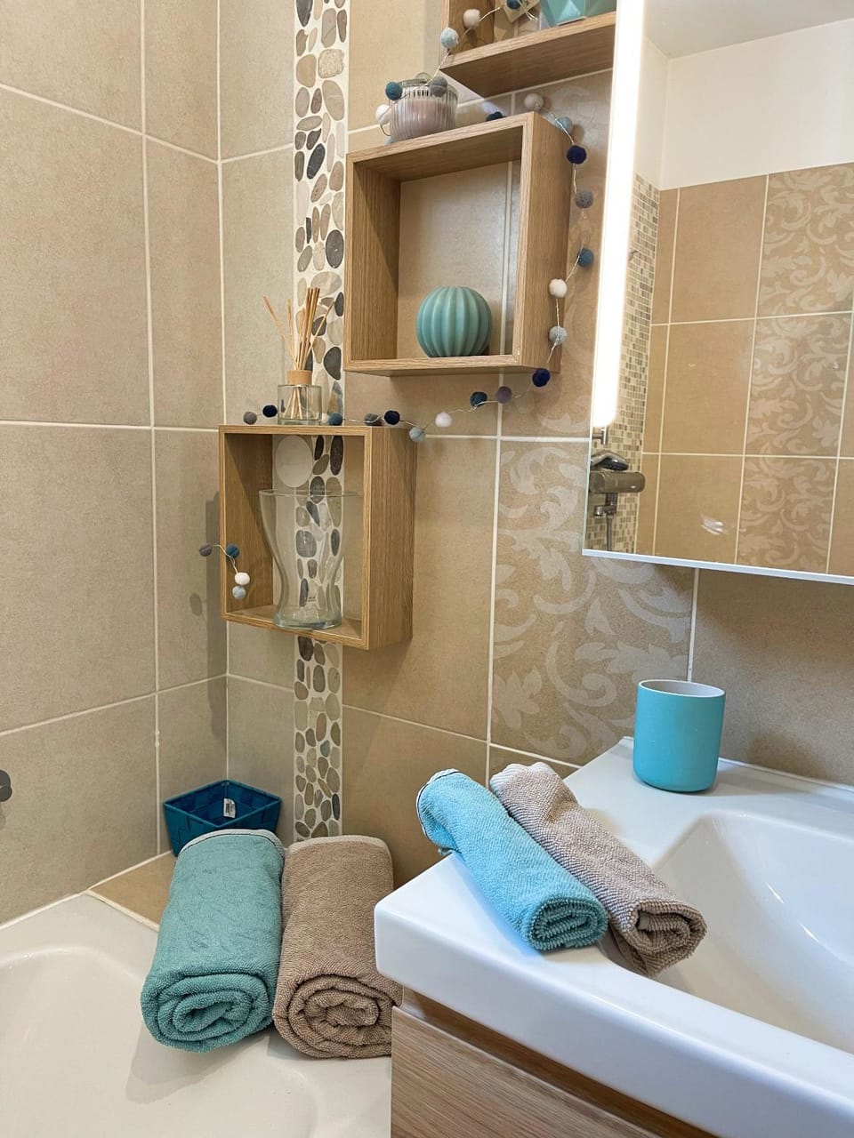 Shower, Bathroom, towels