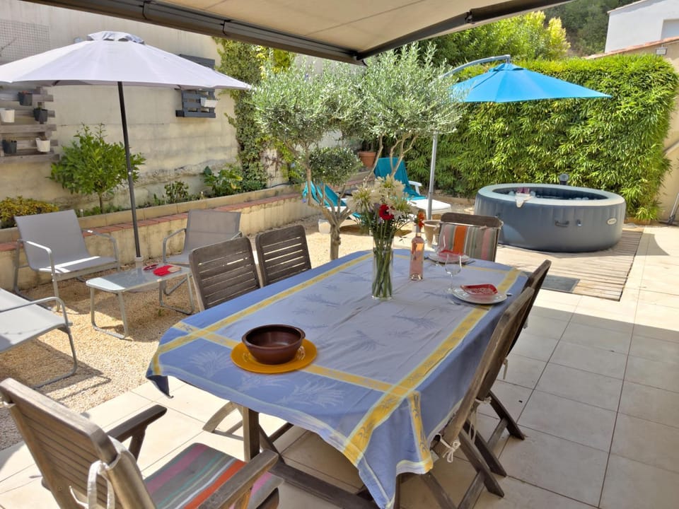 Patio, Garden, Hot Tub, Hot Tub