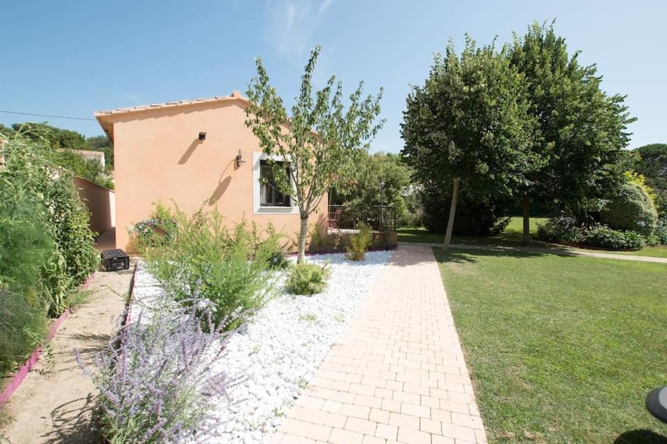 Clos des Griottes, Clim Jacuzzi Parking House in Arles