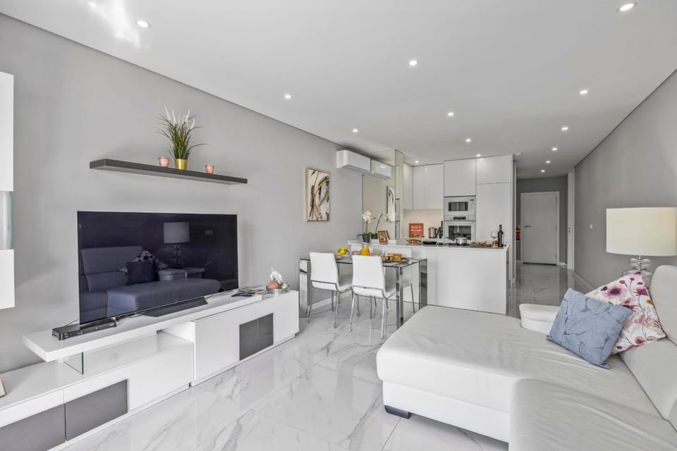 TV and multimedia, Living room, Seating area, Dining area, minibar, pet friendly, kitchen, air conditioner