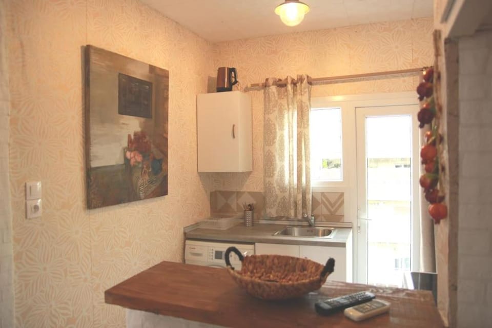 ΚΑΛΙΝΟΒΟΥ 1 κΕΥΕΛΠΙΔΩΝ ΠΕΔΙΟΝ ΑΡΕΩΣ Apartment in Athens