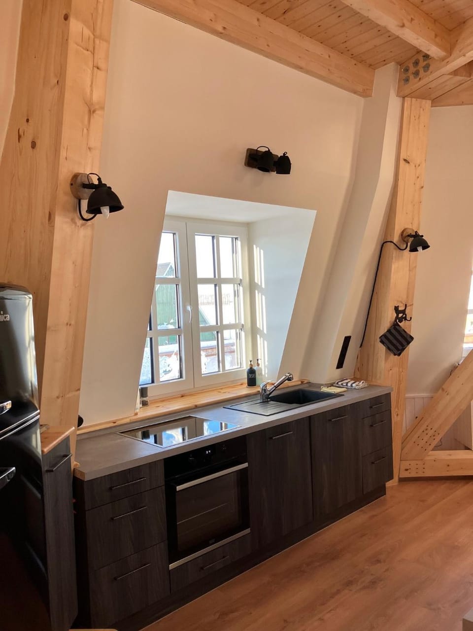View (from property/room), Kitchen or kitchenette, stove