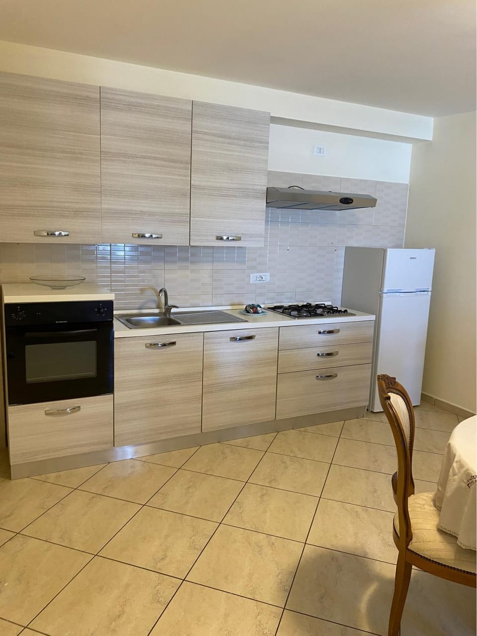 Kitchen or kitchenette, pet friendly, stove
