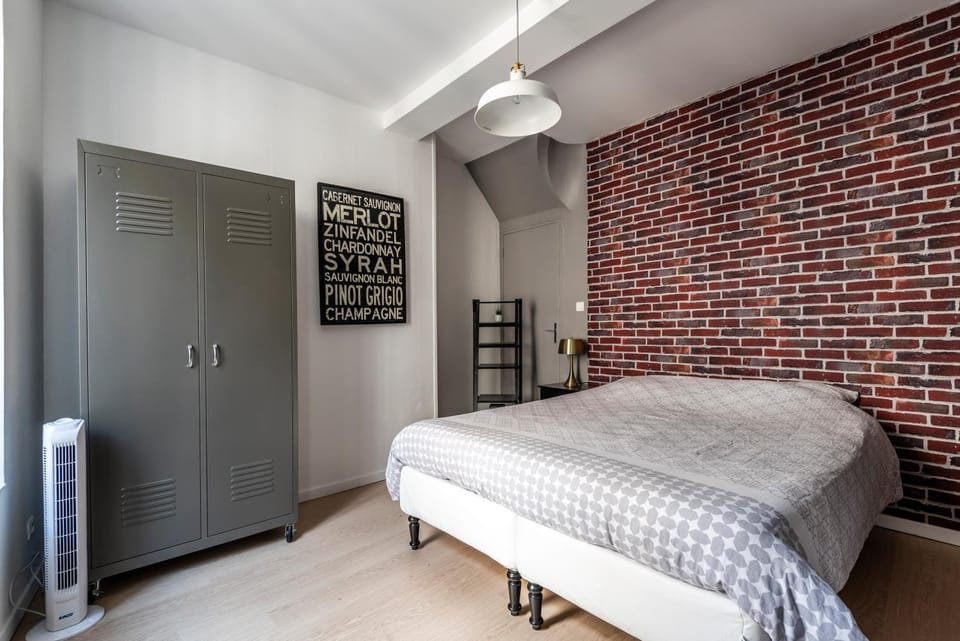 Bed, Photo of the whole room, Bedroom, wardrobe