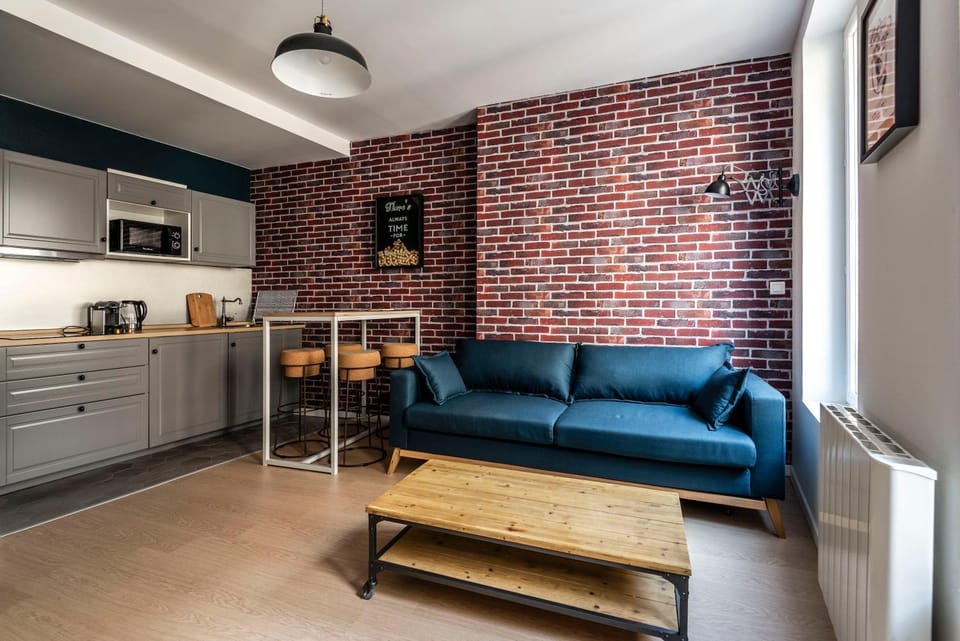 Kitchen or kitchenette, Living room