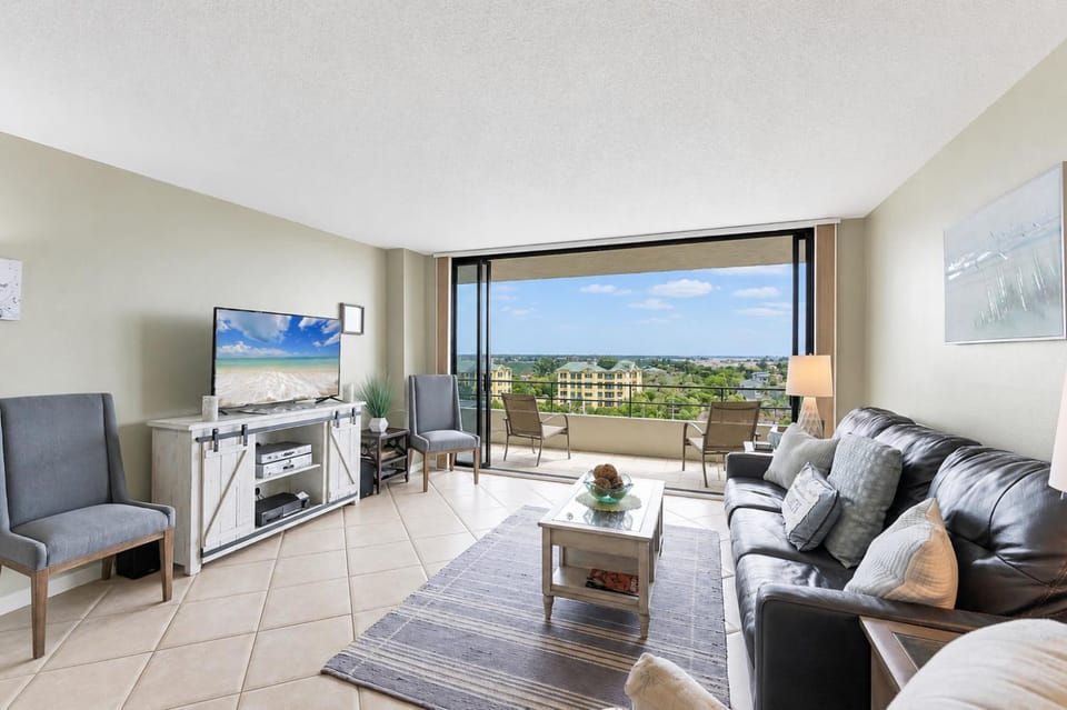 6415 Midnight Pass #PH8 House in Siesta Key