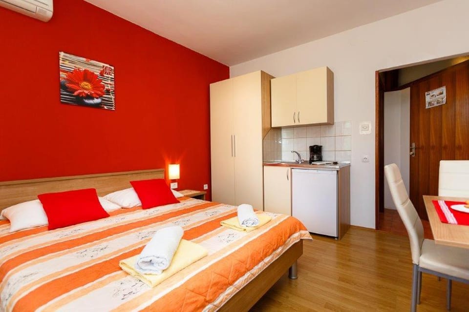 Apartmani BRAUT-Studio-ANDREA 1 with beautiful sea view Apartment in Krk
