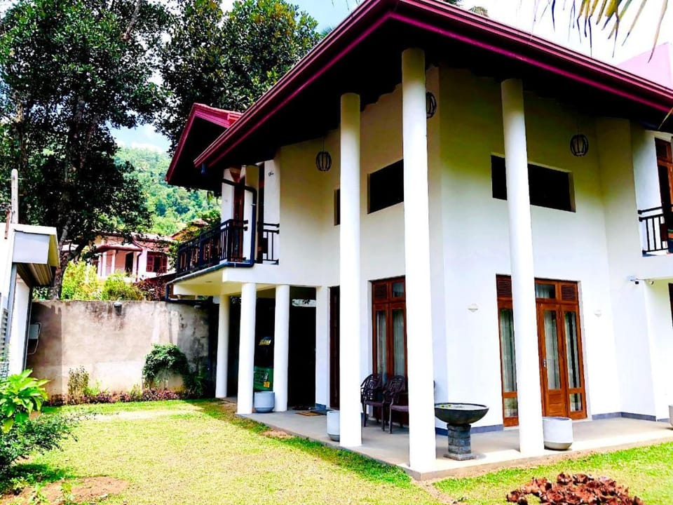 Hermitage Villa Bed and Breakfast in Gangawatakorale