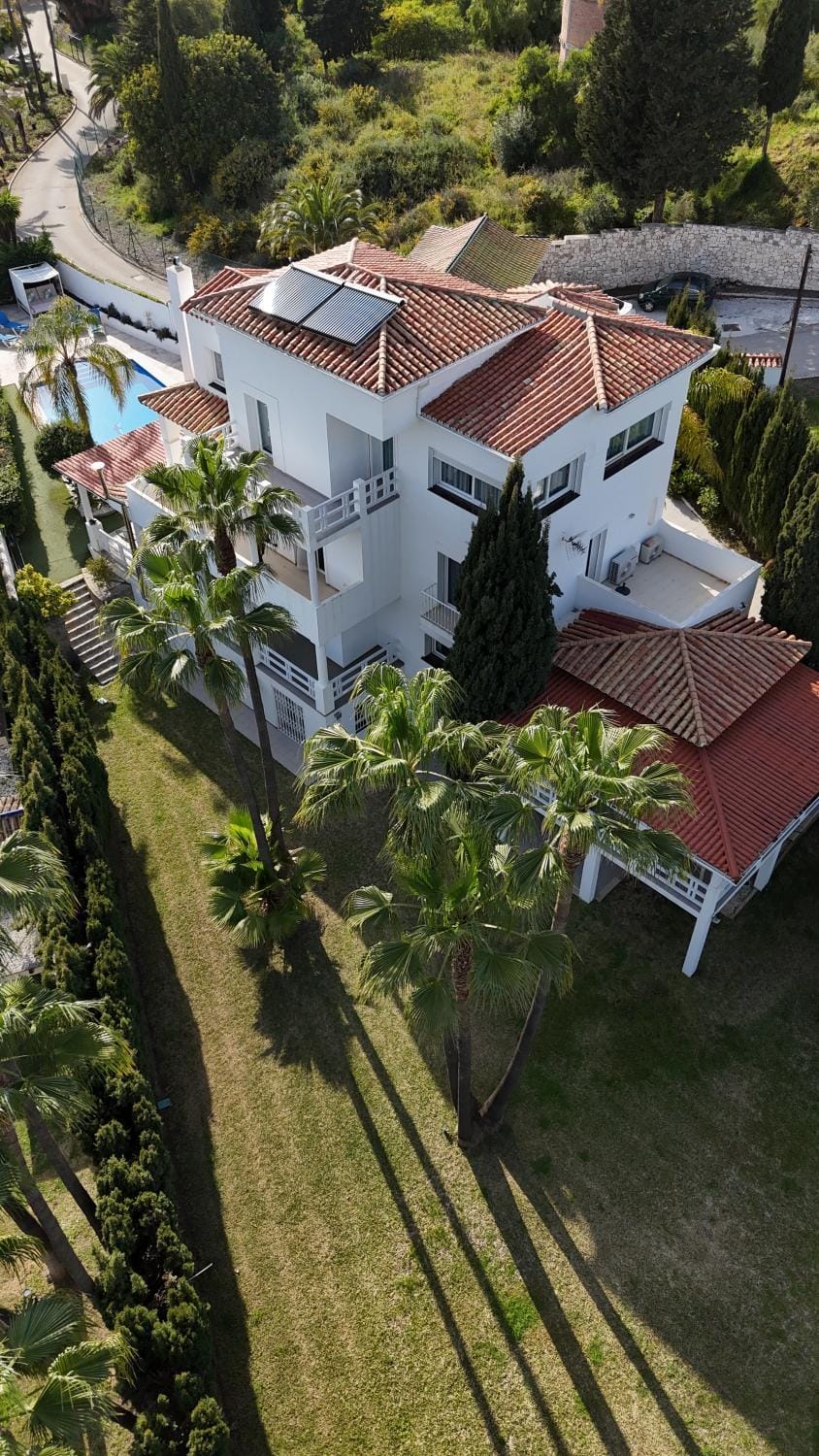Property building, Natural landscape, Bird's eye view, Garden, Location