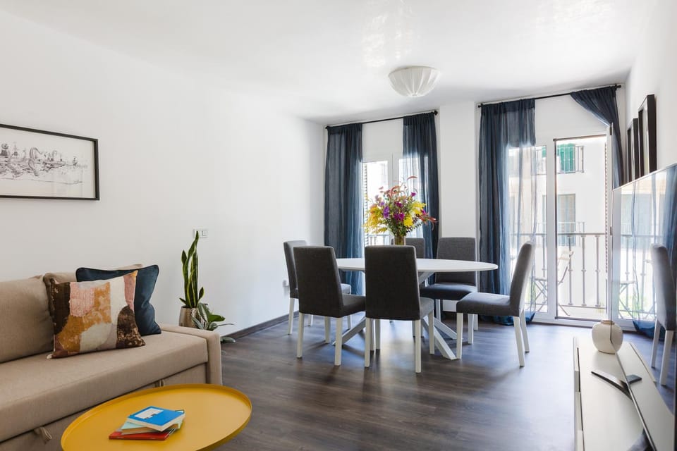 TV and multimedia, Balcony/Terrace, Living room, Dining area