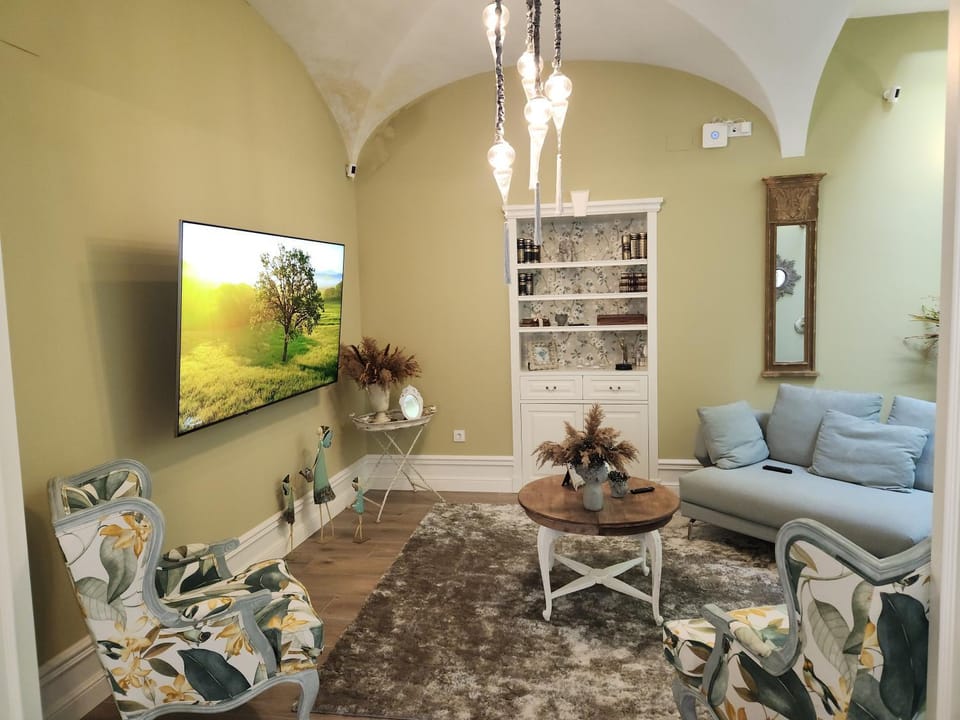 Communal lounge/ TV room, TV and multimedia, Living room