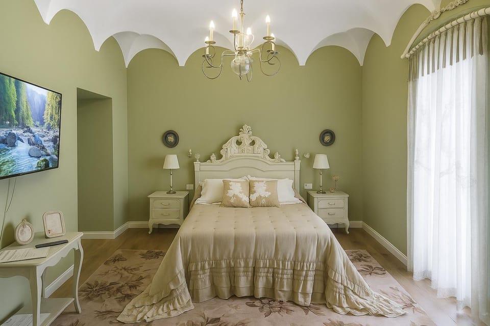Bed, TV and multimedia, Photo of the whole room, Bedroom