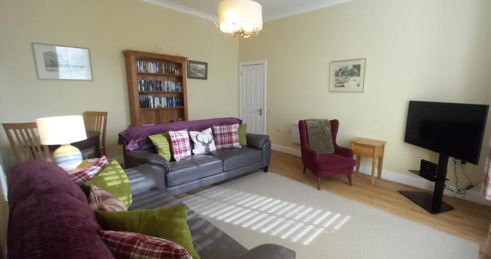 Stunning Village Centre Holiday Home House in Scotland