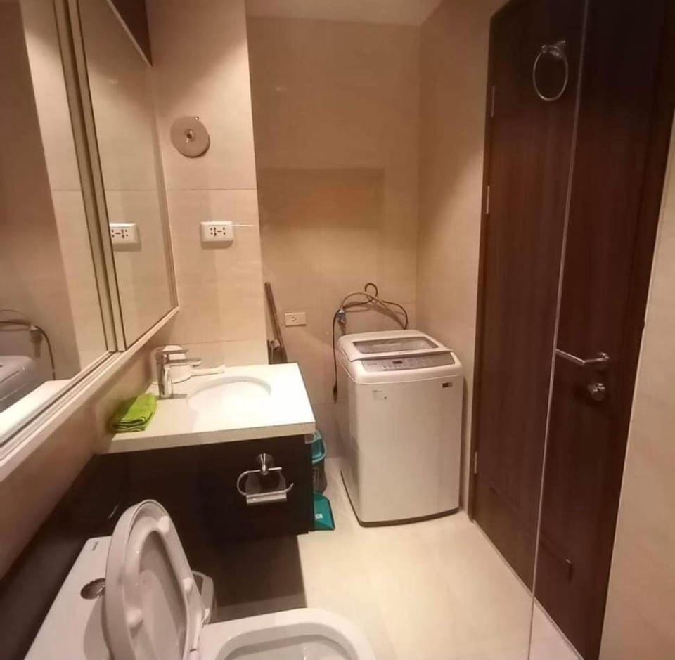 Toilet, Bathroom, washing machine, dryer