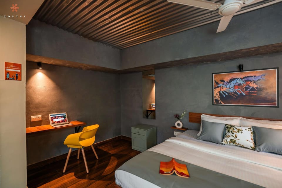 Bed, TV and multimedia, Bedroom, fireplace, hair dresser
