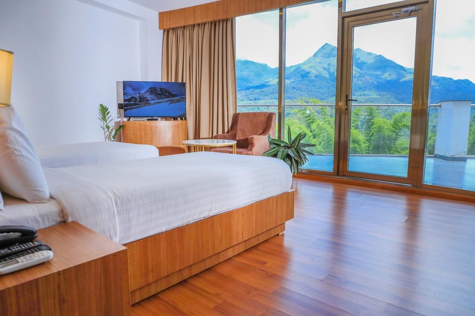 Communal lounge/ TV room, Bed, Natural landscape, TV and multimedia, Photo of the whole room, Evening entertainment, Bedroom, Mountain view