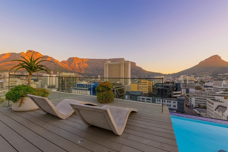 CBD Apartment with Pool & Mountain Views Apartment in Cape Town