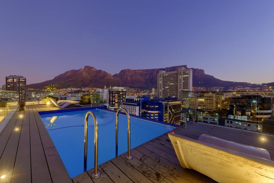 CBD Apartment with Pool & Mountain Views Apartment in Cape Town