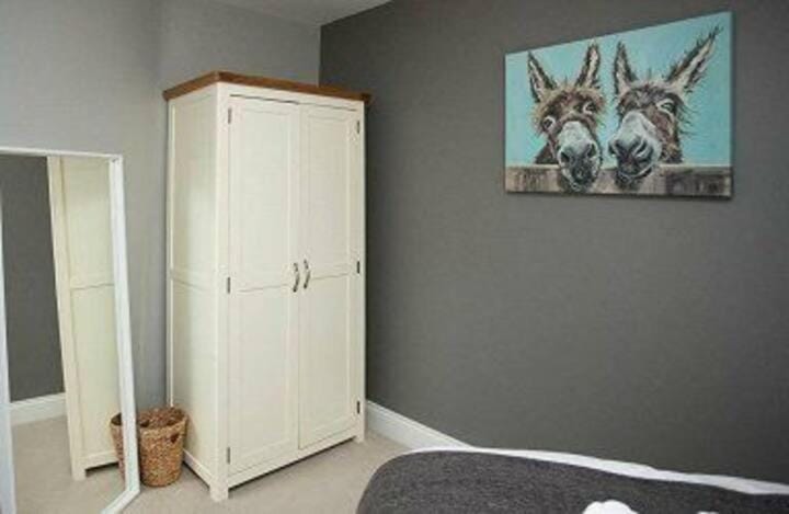 AMAZING 3 BEDROOM HOME, PRIME BT1 POSTCODE AND CITY CENTRE LOCATION House in Belfast