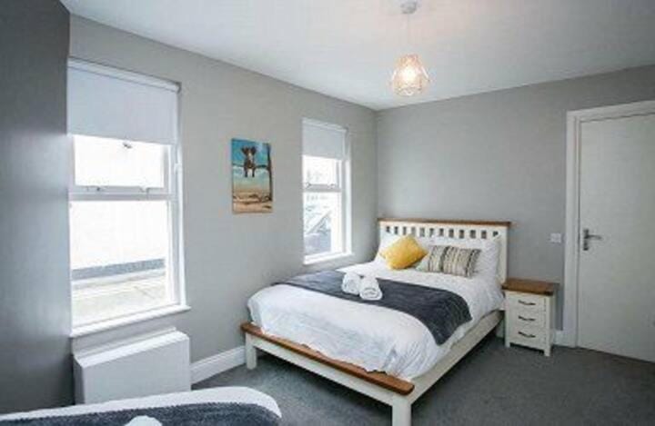 AMAZING 3 BEDROOM HOME, PRIME BT1 POSTCODE AND CITY CENTRE LOCATION House in Belfast