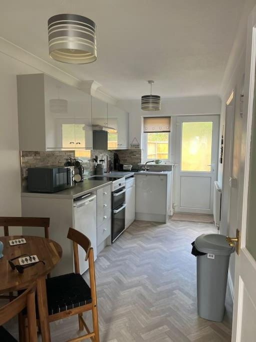 Kitchen or kitchenette, Dining area, dishwasher, oven, pet friendly, toaster