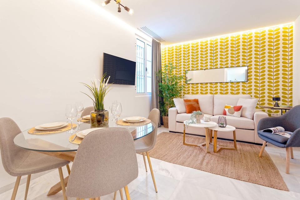 Communal lounge/ TV room, TV and multimedia, Living room, Seating area, Dining area