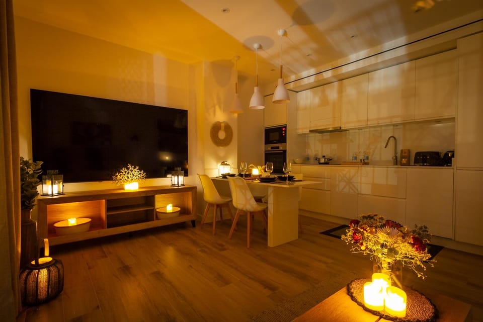 Night, TV and multimedia, Kitchen or kitchenette, Living room, Seating area, Dining area, minibar, pet friendly, stove