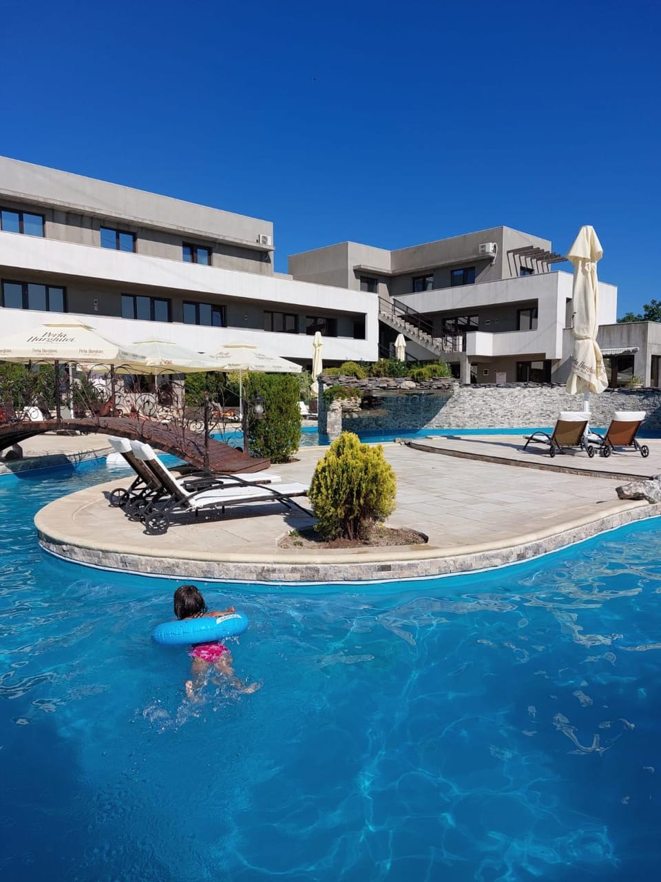Property building, Day, Balcony/Terrace, Swimming pool, Swimming pool
