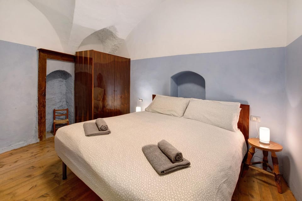 Property building, Living room, Bedroom
