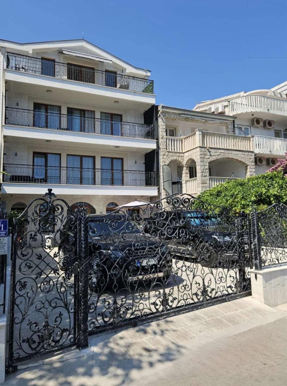 Vile MonteMar Apartment hotel in Kotor Municipality
