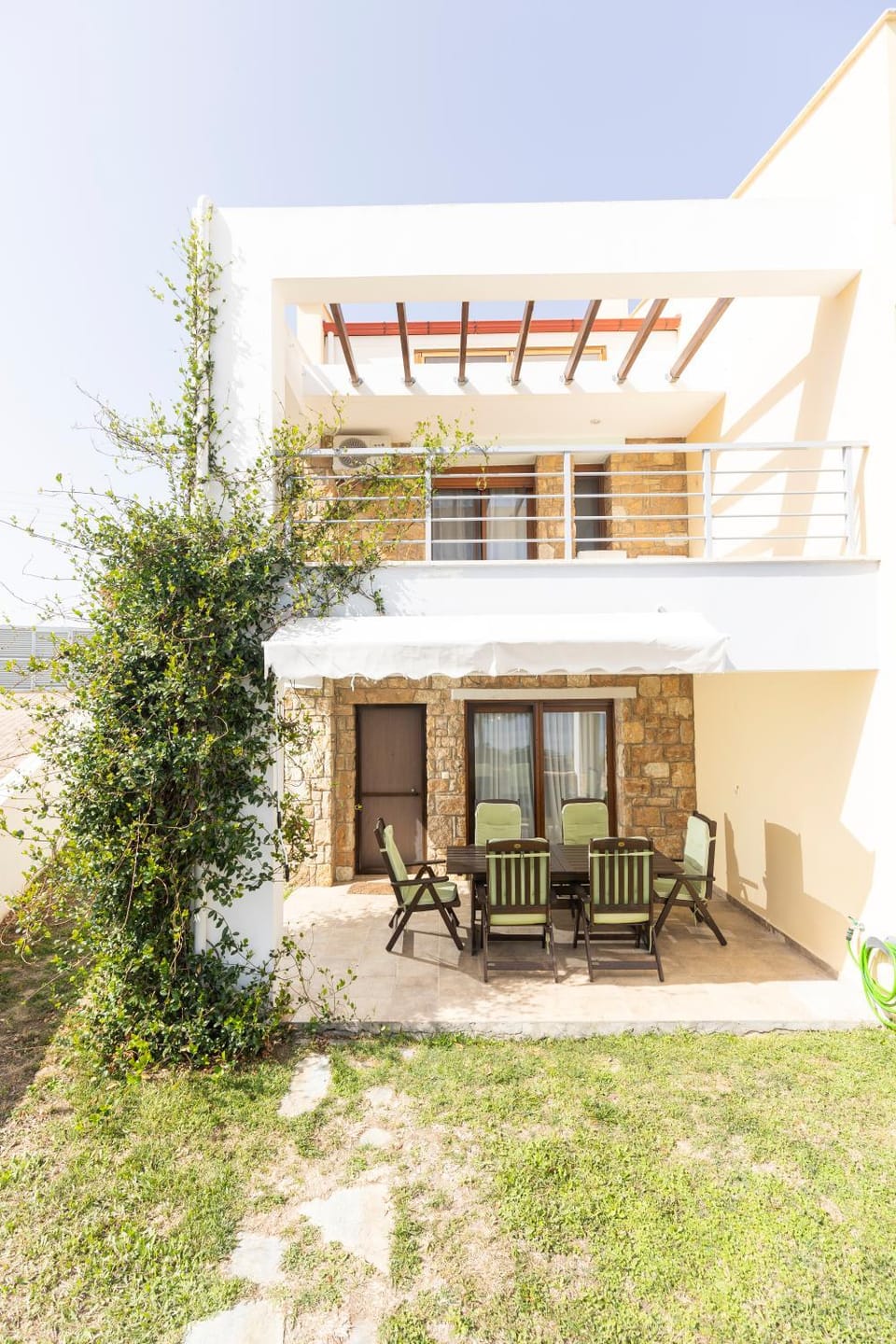 Property building, Patio, Garden, Balcony/Terrace, Garden view