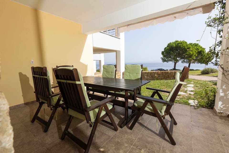 Patio, Natural landscape, View (from property/room), Balcony/Terrace, Dining area, Sea view