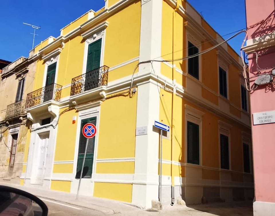 Property building, Day, Neighbourhood, Landmark view, Street view, Location