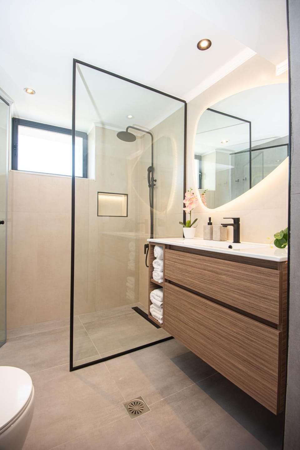 Shower, Toilet, Bathroom, towels