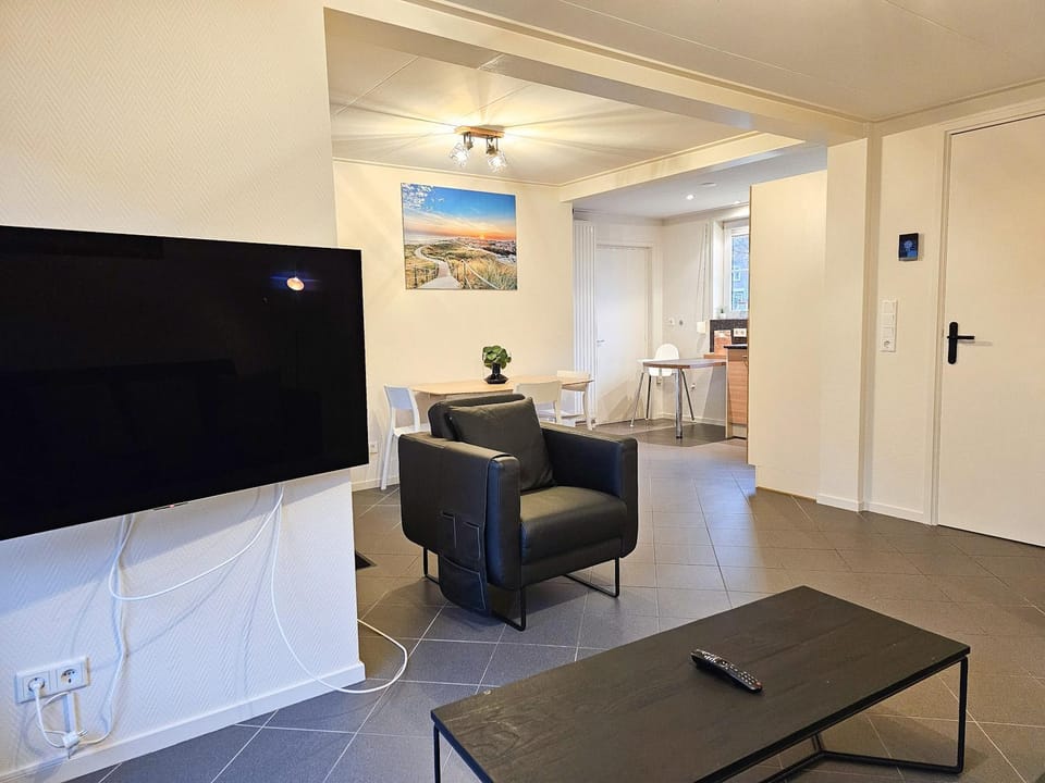 TV and multimedia, Kitchen or kitchenette, Seating area, Dining area