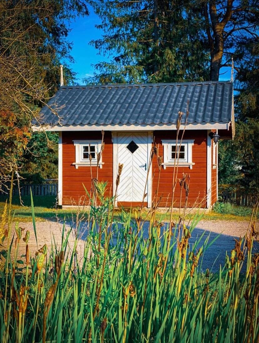 Koselig hytte langs elven Country House in Viken, Norway