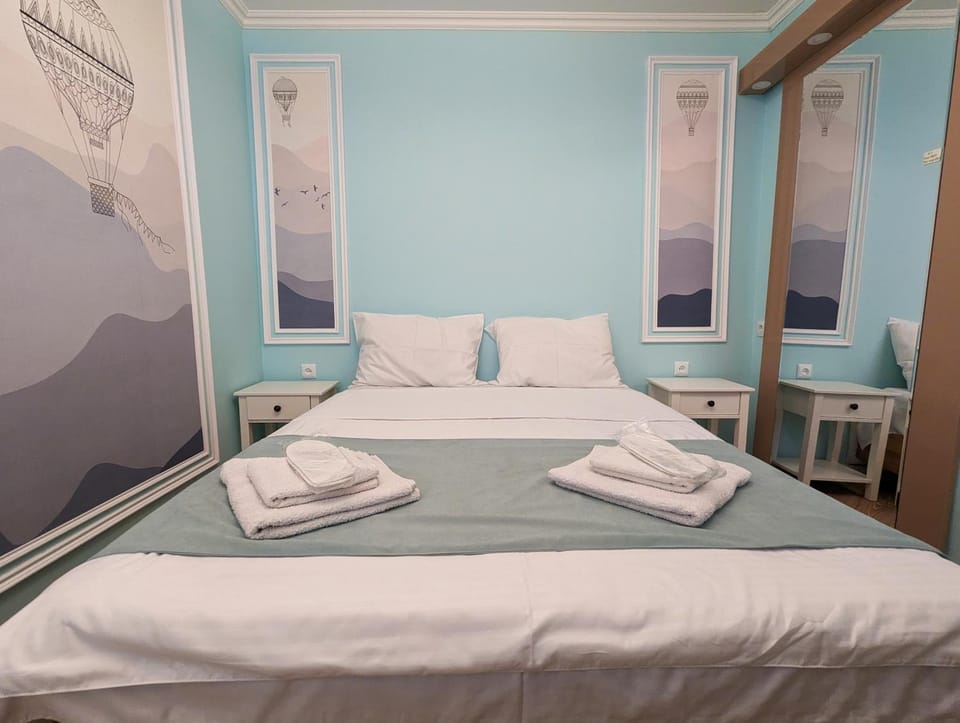 City Center Van Gogh Suite Apartment in Tbilisi, Georgia
