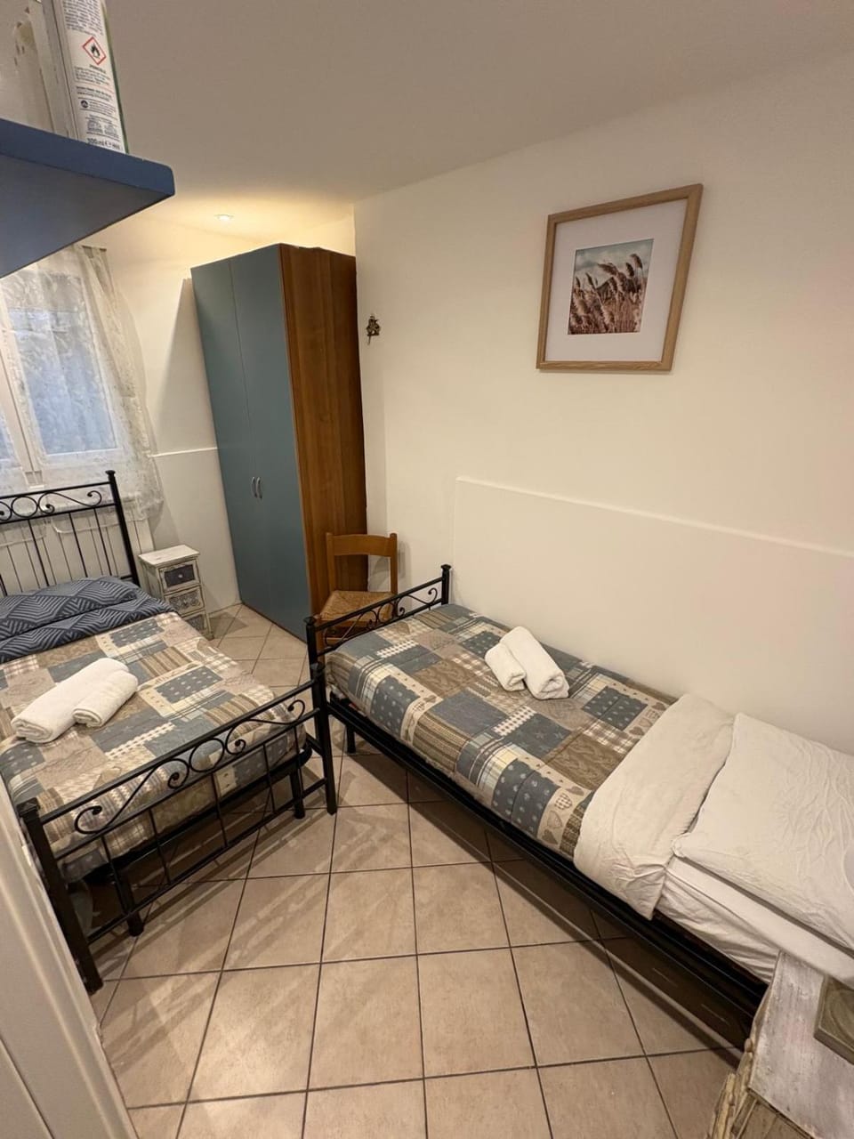Bed, Photo of the whole room, towels, wardrobe