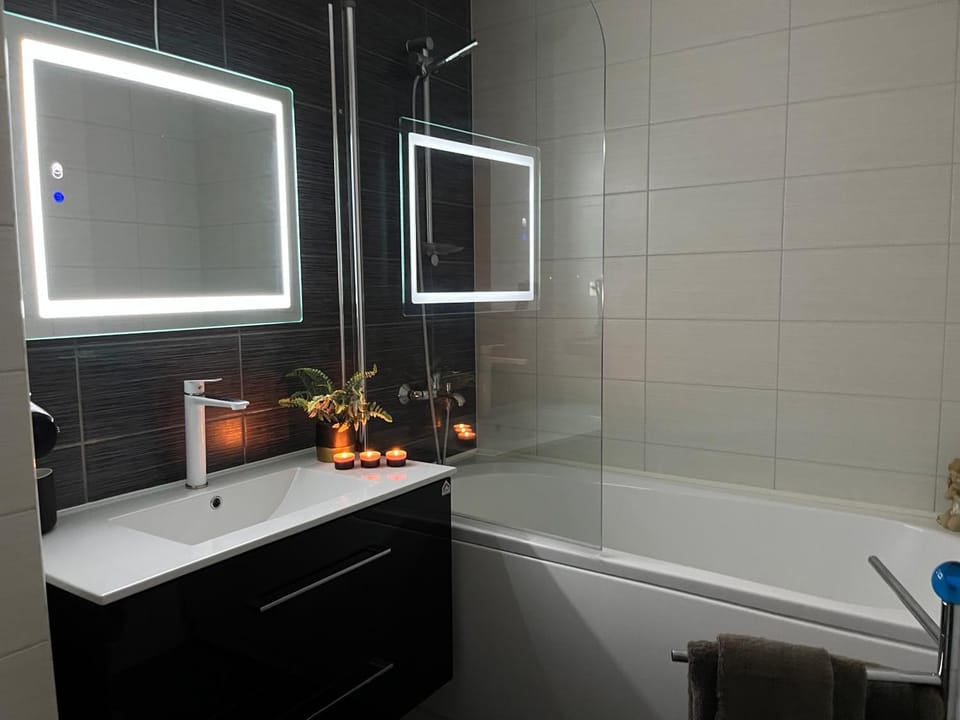Bathroom, Bath