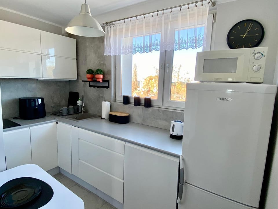 Coffee/tea facilities, Kitchen or kitchenette, stove, toaster
