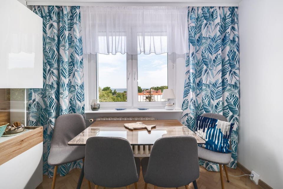 Bed, Seating area, Dining area, Bedroom, Sea view