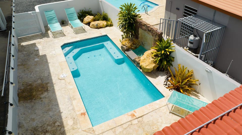 R&V Combate Beach House, 2nd Floor with Pool Apartment in Caribbean