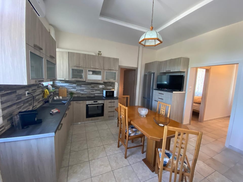 TV and multimedia, Kitchen or kitchenette, Living room, Seating area, Dining area, minibar, pet friendly, stove