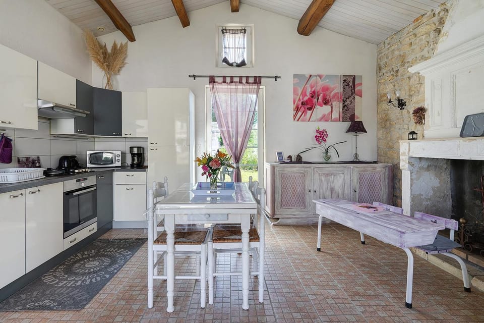 Property building, Kitchen or kitchenette, Living room